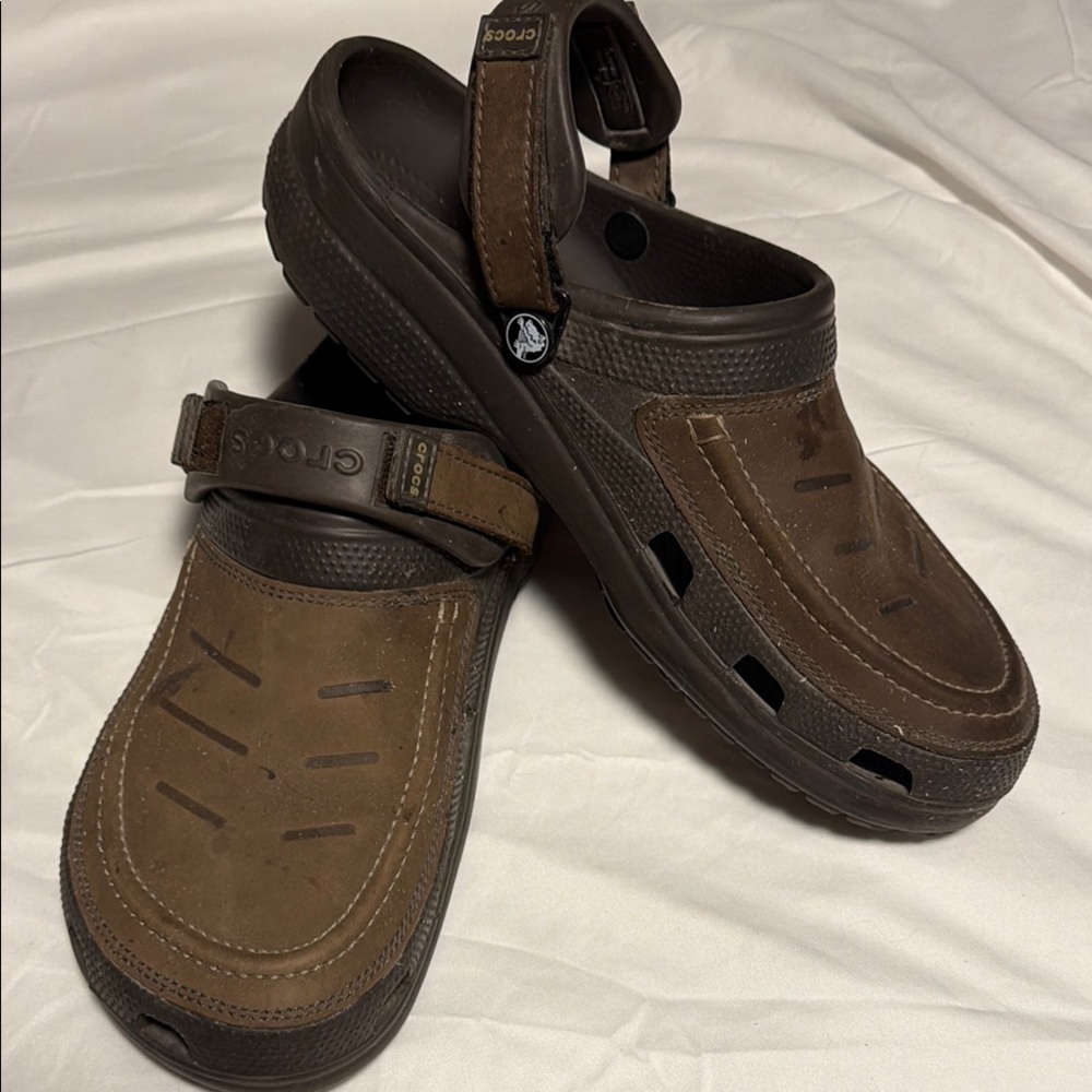 Crocs Men’s 12 Classic Brown Leather-Style Clog